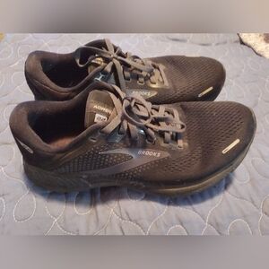 Brooks Women's Black Athletic Shoes